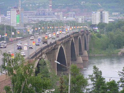 Вид из окна гостиницы Красноярск - Коммунальный мост.